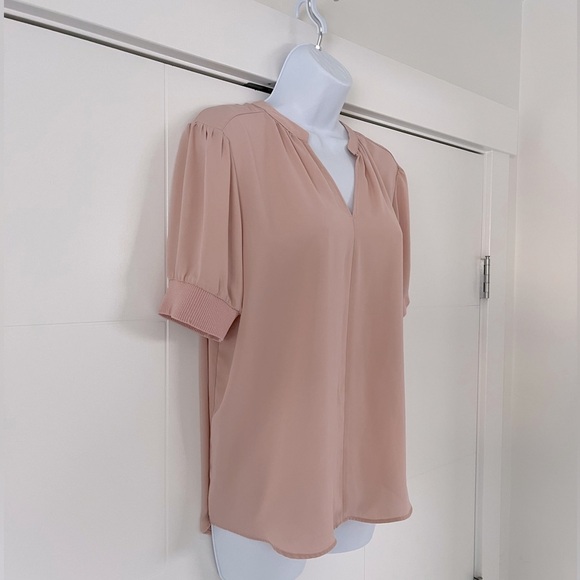 Catherine Malandrino/ Light pink blouse/ Short sleeves/ V-neck/ Size US M - Picture 5 of 11